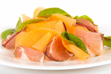 melon et jambon sur assiette