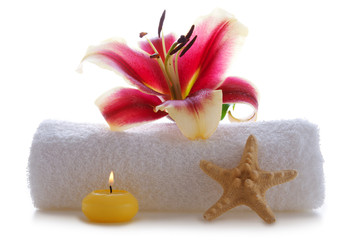 Fototapeta na wymiar Spa towels and pink lily. 