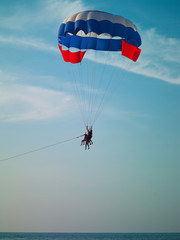 people with a parachute sea