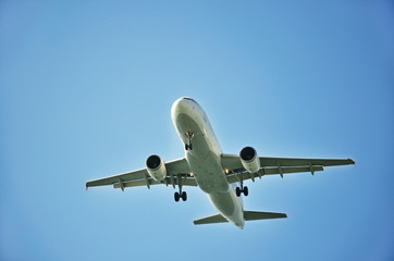 Fototapeta na wymiar Airplane in blue sky