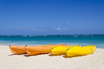 Kayak on caribbean beach - obrazy, fototapety, plakaty