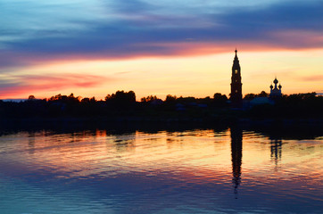 Fototapeta na wymiar Beautiful sunrise on river Volga with church