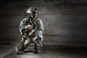 Soldier with mask rifle and backpack - 60917311
