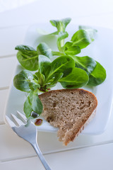Feldsalat mit Kernöl und Brot