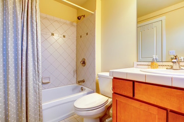 Cozy light yellow bathroom