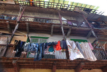 balcony clothes line