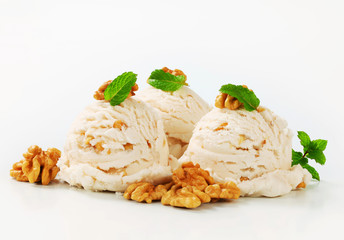 Walnut ice cream