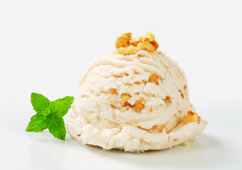 Walnut ice cream