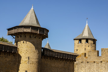 Fototapeta na wymiar Ściany zewnętrzne z Porte Narbonnaise w Carcassonne we Francji