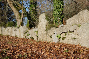 Parkbegrenzung aus Natursteinen