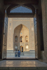 Medersa Mir Arab vue de la Mosqu&eacute;e Kalian