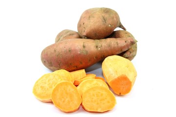 patate douce sur fond blanc