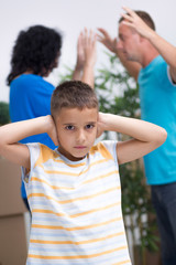 little boy it can not listen to the parents argue