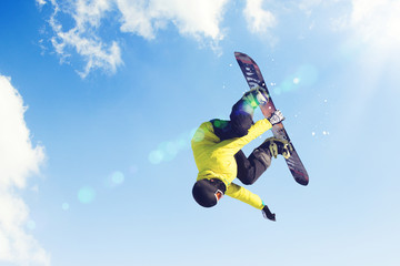 Fototapeta na wymiar Snowboarder in jump