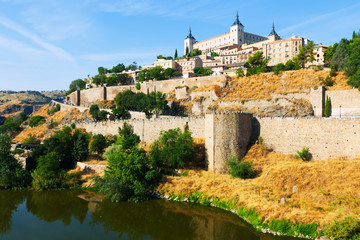 Fototapeta na wymiar Alcazar of Toledo in sunny day