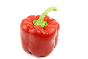 poivron rouge sur fond blanc