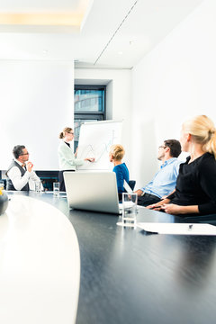 Business - Pr&auml;sentation in einem Team