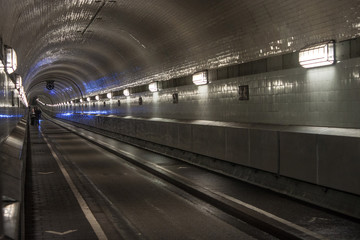 Obraz premium Elbe Tunnel in Hamburg, Germany