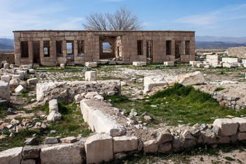 Ruins of an old caravanserai at Pasargadae, Iran - obrazy, fototapety, plakaty