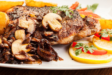 Pork chop with mushrooms and chips