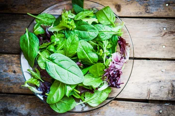 Fotobehang Freshh green salad with spinach,arugula,romane and lettuce © ehaurylik
