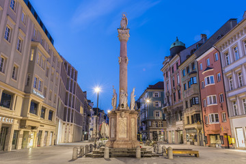 Fototapeta na wymiar Święty Anne Kolumna w Innsbruck, Austria.