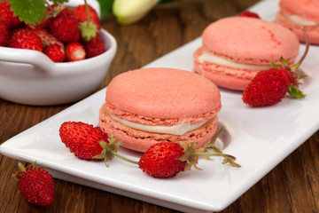 Strawberry Macaroons