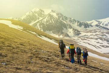 Obraz premium group of hikers on a mount slope