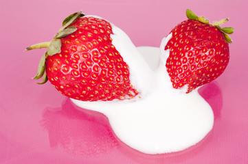 Two strawberries in buttermilk - 61024358
