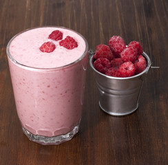 Cocktail of frozen raspberries   with yogurt .