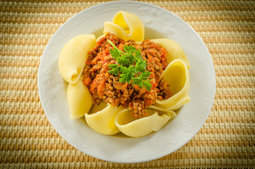 Lumaconi al ragù, cucina italiana
