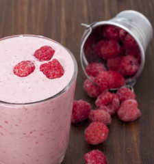 Cocktail of frozen raspberries   with yogurt .