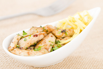 Pollo al limon con ajo - Chicken with lemon and garlic. Tapas!