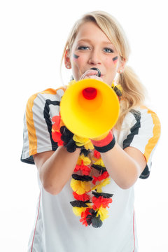 Weiblicher Fan mit Wuwuzela
