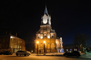 Fototapeta na wymiar Костел Святого Розария Пресвятой Девы Марии во Владимире ночью