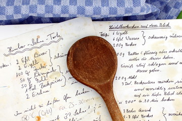 Großmutters Heidelbeerkuchenrezept mit Löffel