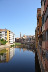 Girona, Espagne, reflet des façades colorées