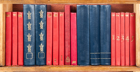 books on the shelf - red and blue - wallpaper