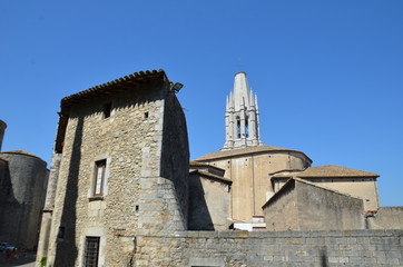 Fototapeta na wymiar Widok kościoła Feliu Sant, Girona, Hiszpania