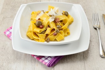 Piatto di pappardelle  con le fave