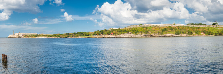 Fototapeta na wymiar Panoramic view of the old fortresses guarding the bay of Havana