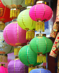 Fototapeta na wymiar Lanterne cinesi multicolori