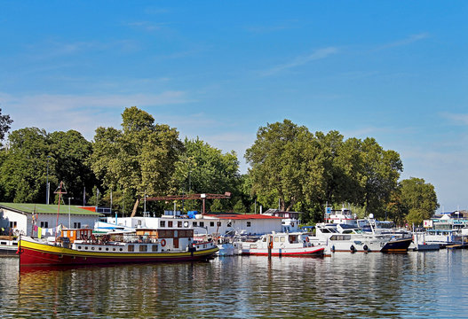 Port De Tourisme Fluvial