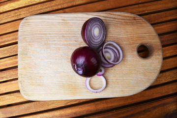 slices of red onions
