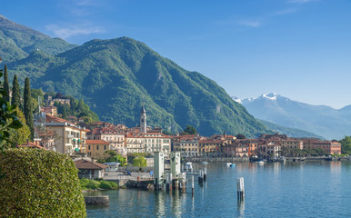Fototapeta na wymiar znanym miejscem turystycznym Menaggio na Jezioro Como