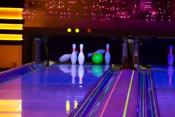 Ball does strike on ten pin bowling in skittle-ground.