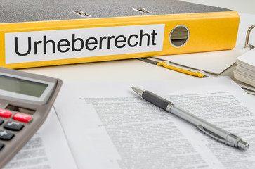 Aktenordner mit der Beschriftung Urheberrecht