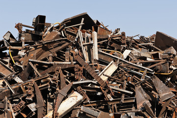 Ein grosser Haufen Stahlschrott