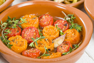 omates al Ajillo (Tomatoes with garlic). Spanish Tapas.