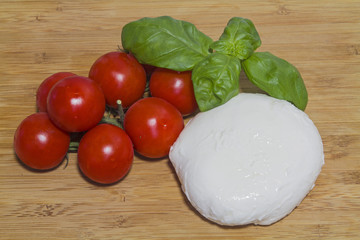 Mozarella mit Tpmaten